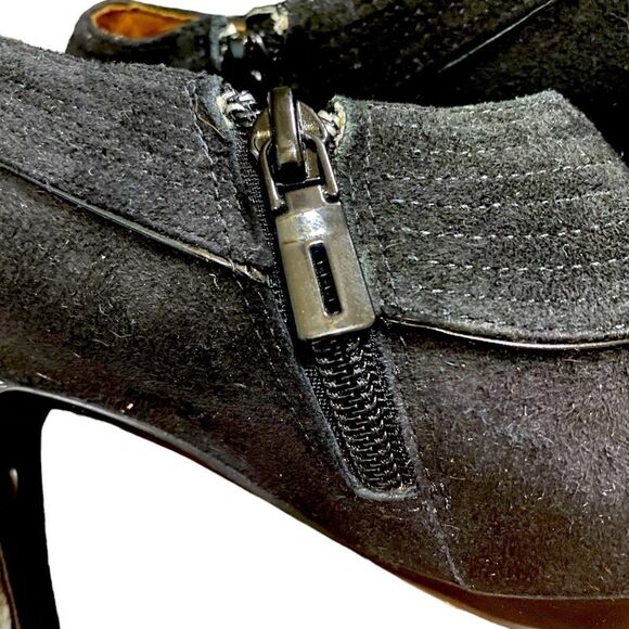 Clarks Artisan Collection SZ 6 Society Ascot Black Suede Comfort Kitten Heels - Picture 7 of 14